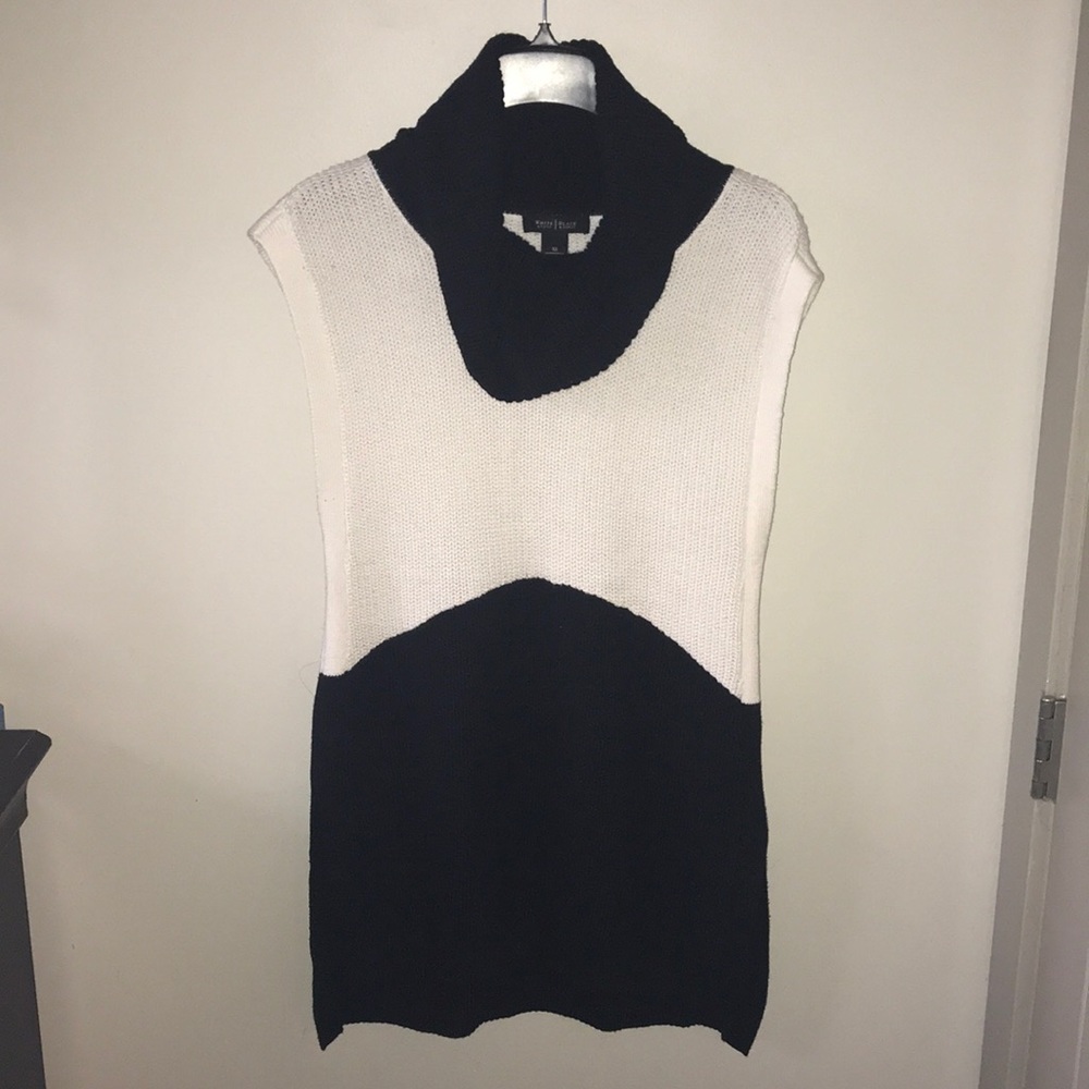 WHBM Colorblock Sleeveless Turtleneck Sweater